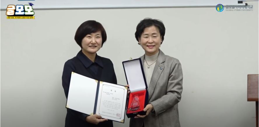 김신희 학우, 부총장 수상사진
